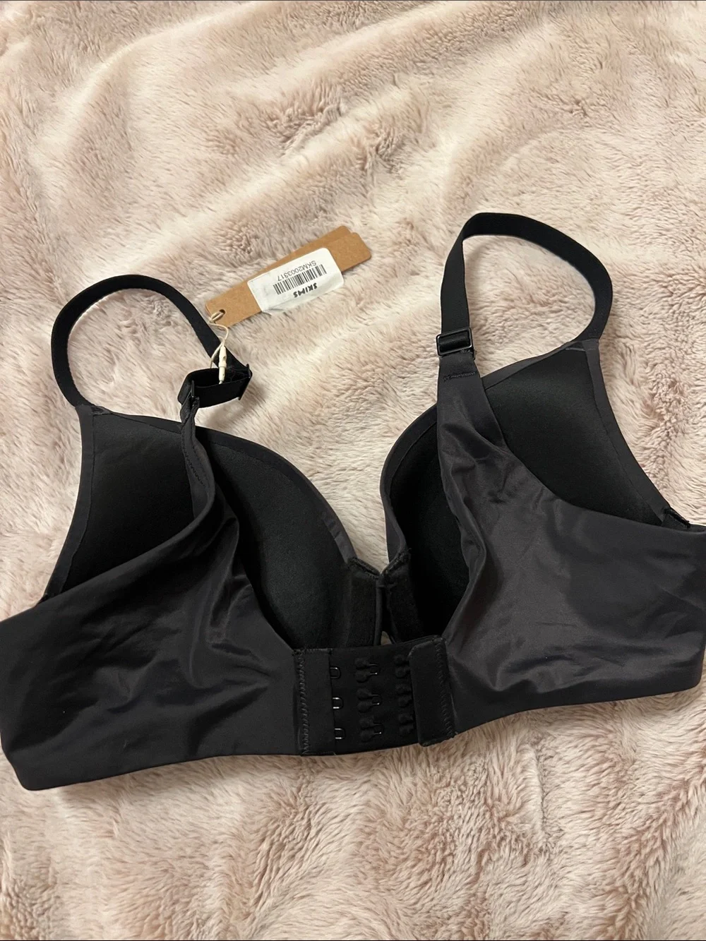 SKIMS Black Seamless Molded T-Shirt Bra - Picture 3 of 7